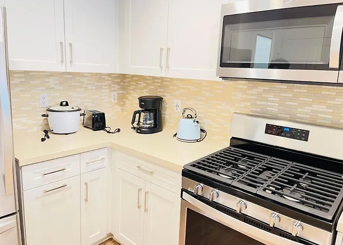 Luxury Irvine 2Bedrooms 2Bathrooms Kitchen Pool Apartment