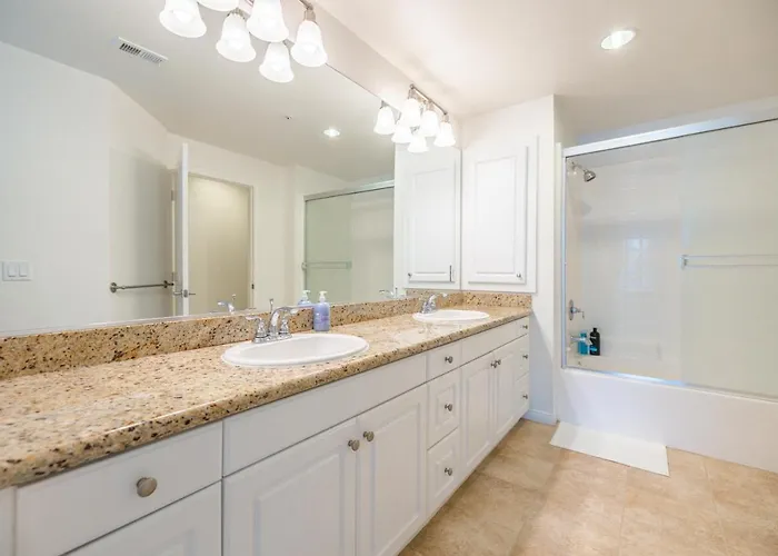 Irvine 2Bedroom 2 Bathroom Apartment With Kitchen Pool Gym