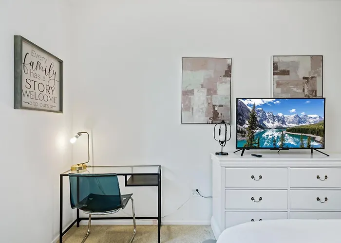 3 Bedrooms Apt With Pool ,Gym