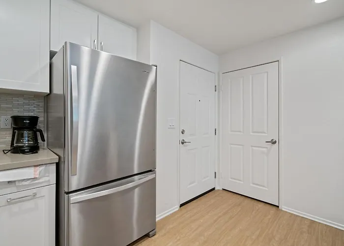 3 Bedrooms Apt With Pool ,Gym