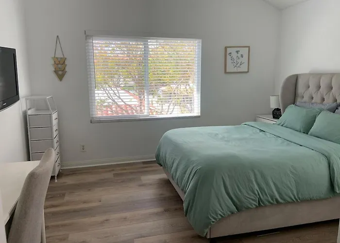 Beautifully Remodeled 2Br Prime Irvine Location
