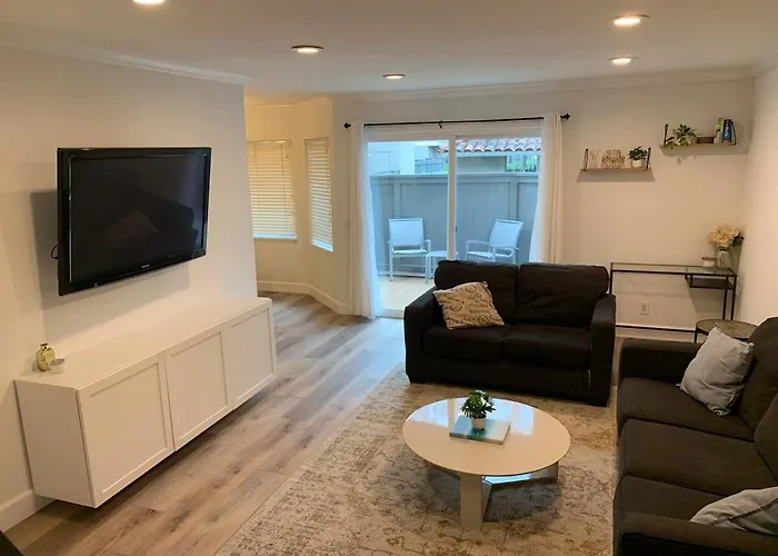 Beautifully Remodeled 2Br Prime Irvine Location